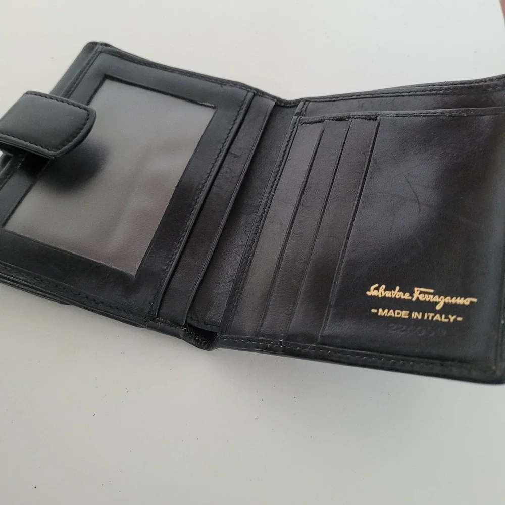 Salvatore Ferragamo Black Leather Gancini Bifold Wallet Vintage 224059 Italy